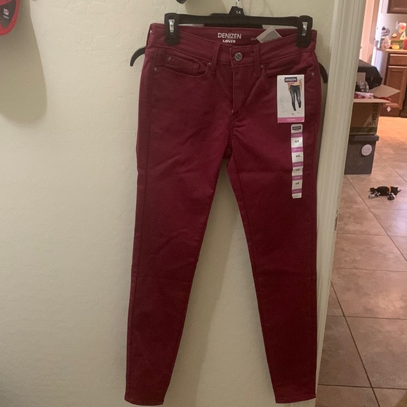 Levis - Picture 1 of 5